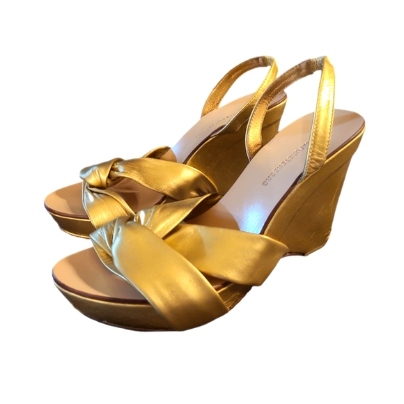 DIANE VON FURSTENBERG | Gold Wedge Slingback Sandals in Size US 8.5 - Picture 3 of 7